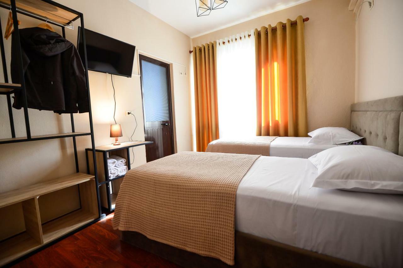 Hotel Niku Tirana Exterior foto